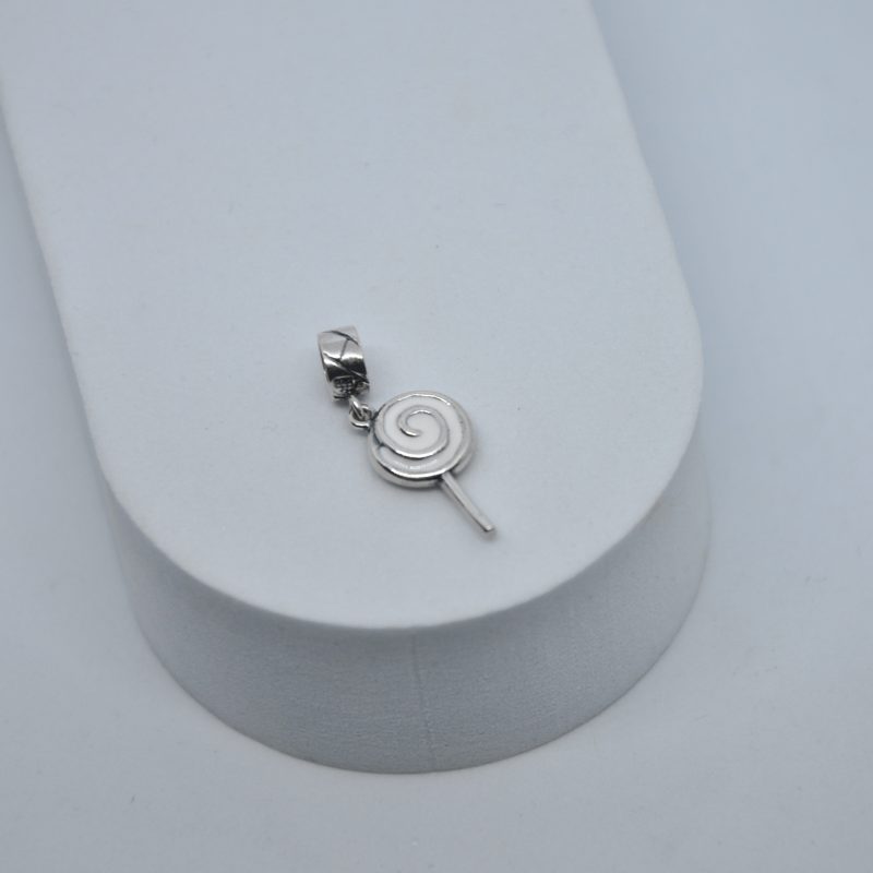Nyalóka charm