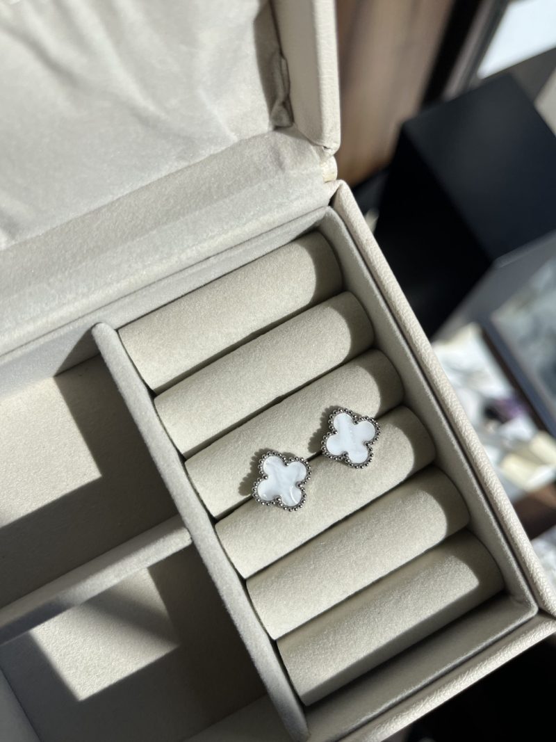 White&Silver Clover