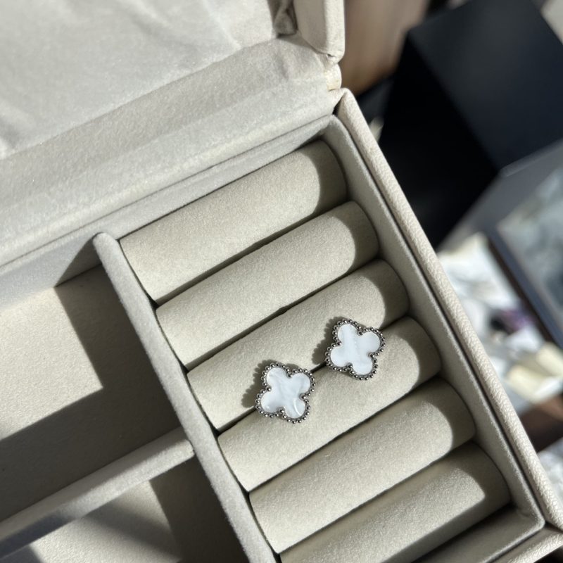 White&Silver Clover